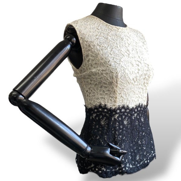 Blusa Carolina Herrera Renda Off-White e Preta - 36