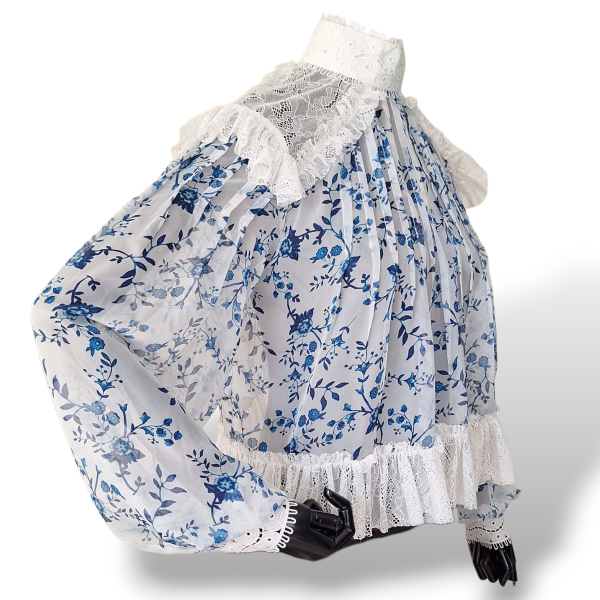 Blusa LN Florida Azul e Branca com Manga Rendada-M