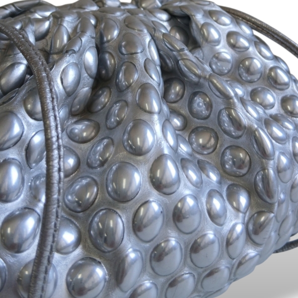 Bolsa Bottega Veneta Mini Pouch Bubble Prata