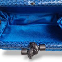 Clutch Bottega Veneta Azul com Python