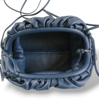 Bolsa Bottega Veneta Pouch Azul Marinho 