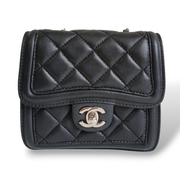 Bolsa Chanel Mini Graphic Flap Preta Matelassê
