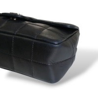 Bolsa Chanel East-West Chocolate Bar Preta Bolsa Chanel East-West Chocolate Bar Preta