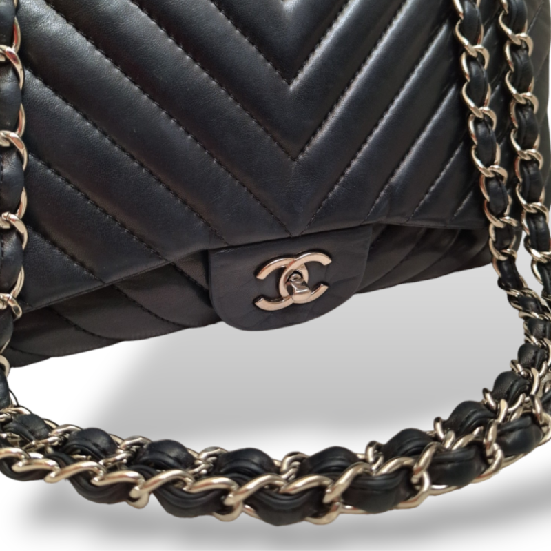 Bolsa Chanel Chevron Jumbo Single Flap Preta com Ferragem Prata