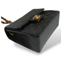 Bolsa Chanel Mini Flap Preta em Couro Caviar e Ferragens Douradas