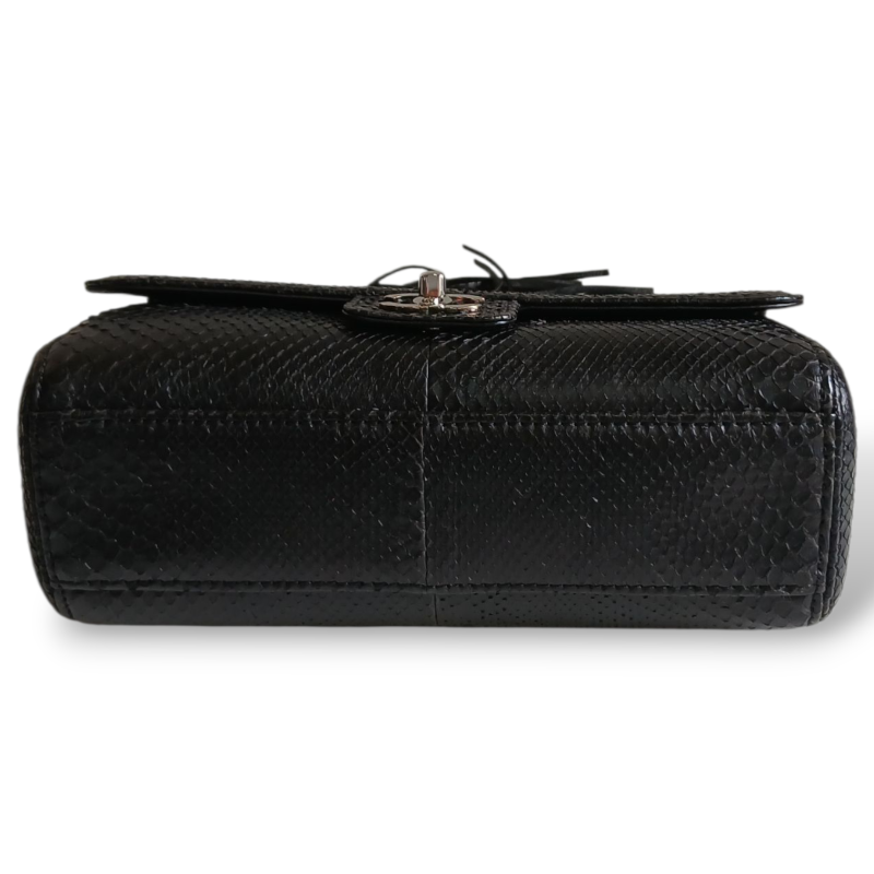 Bolsa Chanel Clássic Flap Média Python Preto