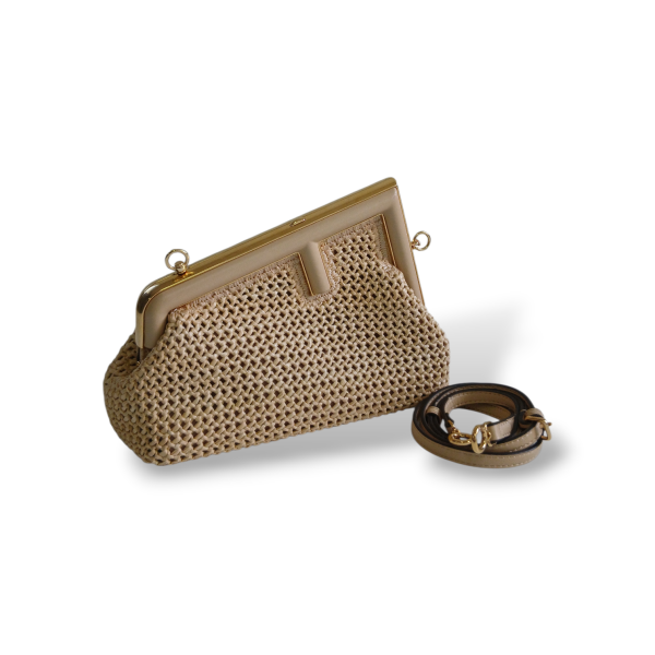 Bolsa Fendi First Small Ráfia 