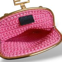 Bolsa Fendi Baguette Crochê Rosa