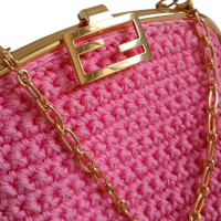 Bolsa Fendi Baguette Crochê Rosa