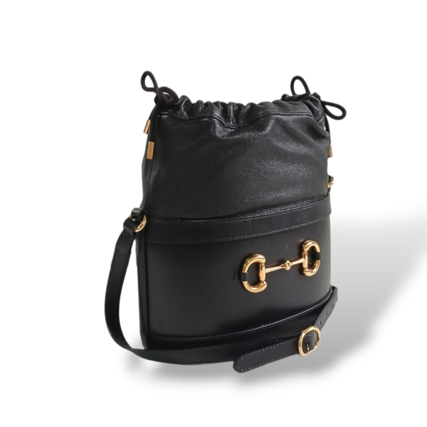 Bolsa Gucci Bucket Horsebit Preta 1955