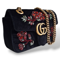 Bolsa Gucci Marmont Small em Veludo Preto com Aplicações