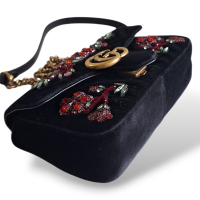 Bolsa Gucci Marmont Small em Veludo Preto com Aplicações