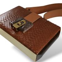 Bolsa Lanvin Sweet Dora Marrom com Python