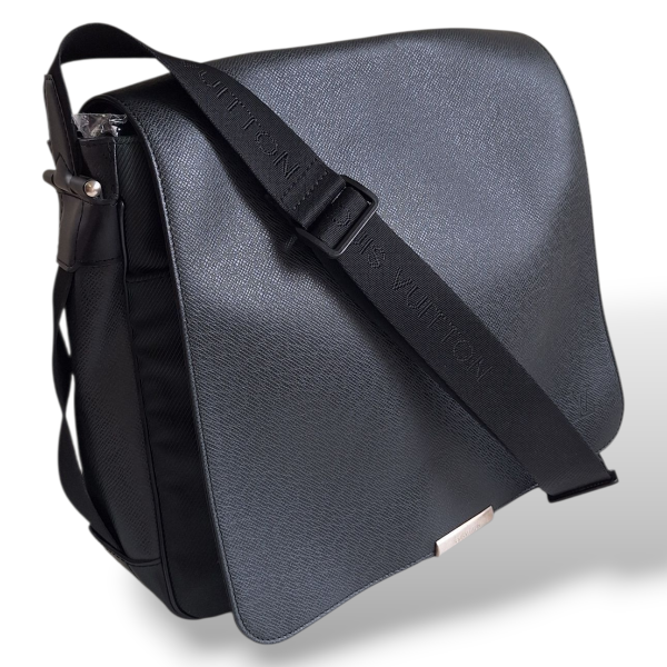 Bolsa Louis Vuitton Carteiro Preta