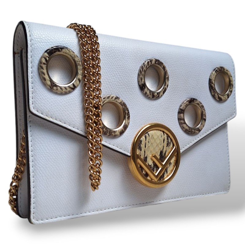 Bolsa Fendi Off White com Detalhes em Python