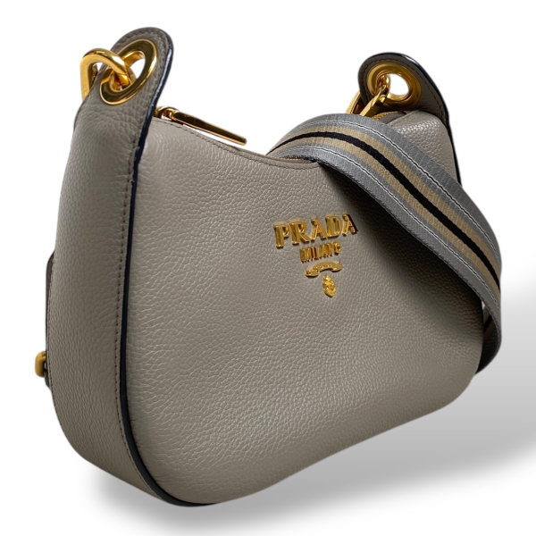 Bolsa Prada com Logo na Alça