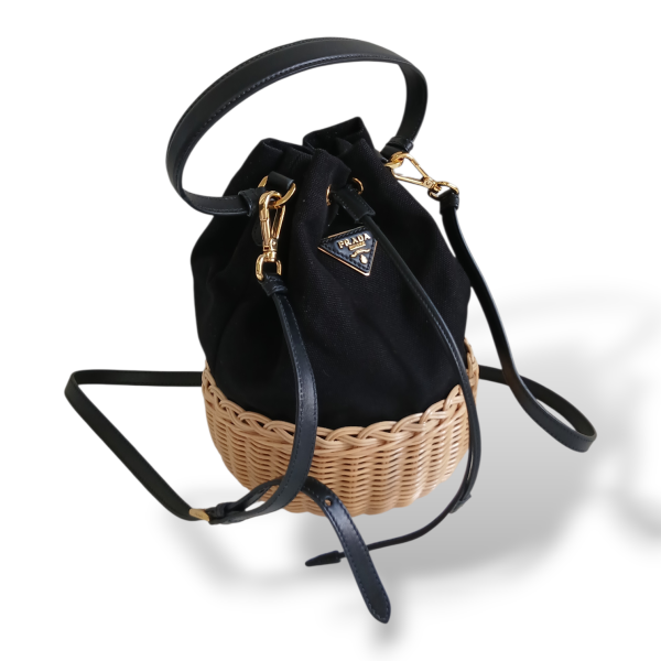 Bolsa Prada Bucket Canvas Preto com Raffia