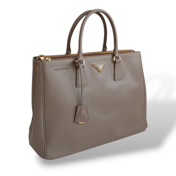 Bolsa Prada Saffiano Lux Galleria Argila 