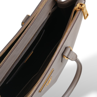 Bolsa Prada Saffiano Lux Galleria Argila 