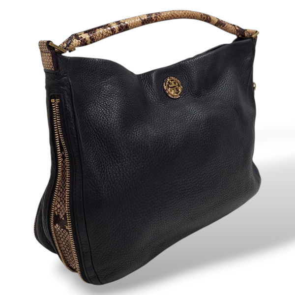 Bolsa Tory Burch Dena Hobo em Couro Preto Com Alça em Python Bolsa Tory Burch Dena Hobo em Couro Preto Com Alça em Python