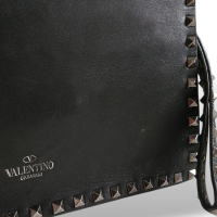 Clutch Valentino Rockstud Preta