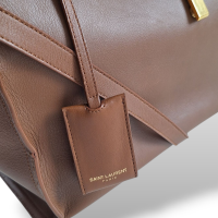 Bolsa Yves Saint Laurent Chic Marrom  Bolsa Yves Saint Laurent Chic Marrom