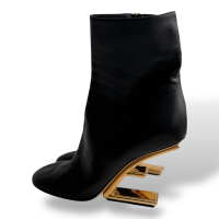 Bota Fendi Preta com Salto Dourado - 36