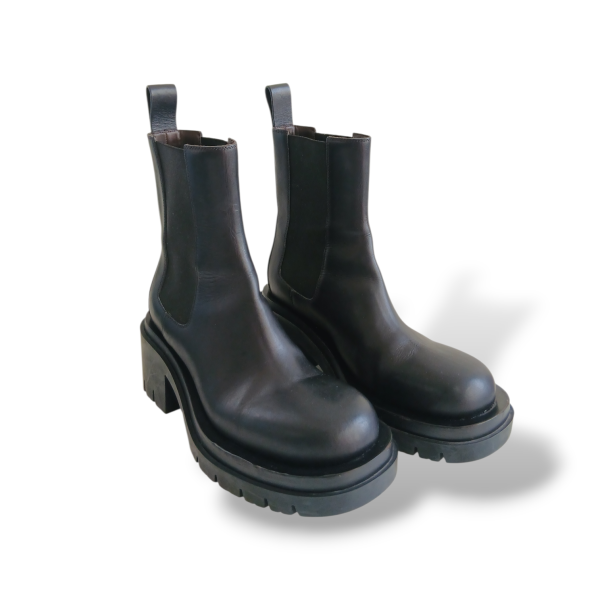 Bota Bottega Veneta Lug Chelsea Preta - 37 