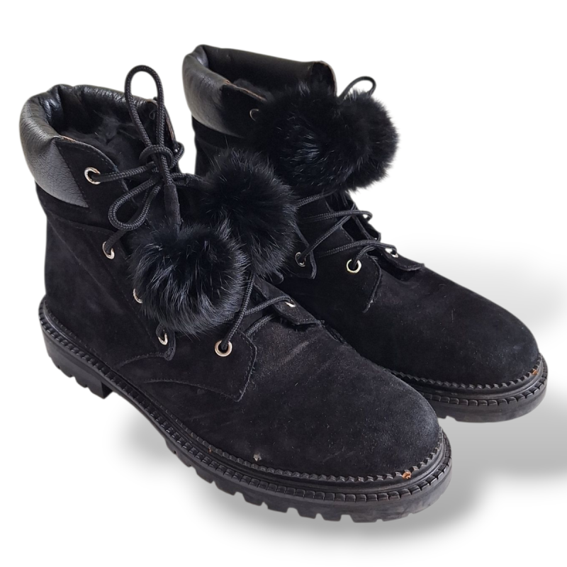 Bota Jimmy Choo Preta Detalhe PomPom-38 Bota Jimmy Choo Preta Detalhe PomPom-38