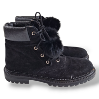 Bota Jimmy Choo Preta Detalhe PomPom-38 Bota Jimmy Choo Preta Detalhe PomPom-38