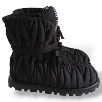 Bota Miu Miu em Nylon Matelassê Preta-37
