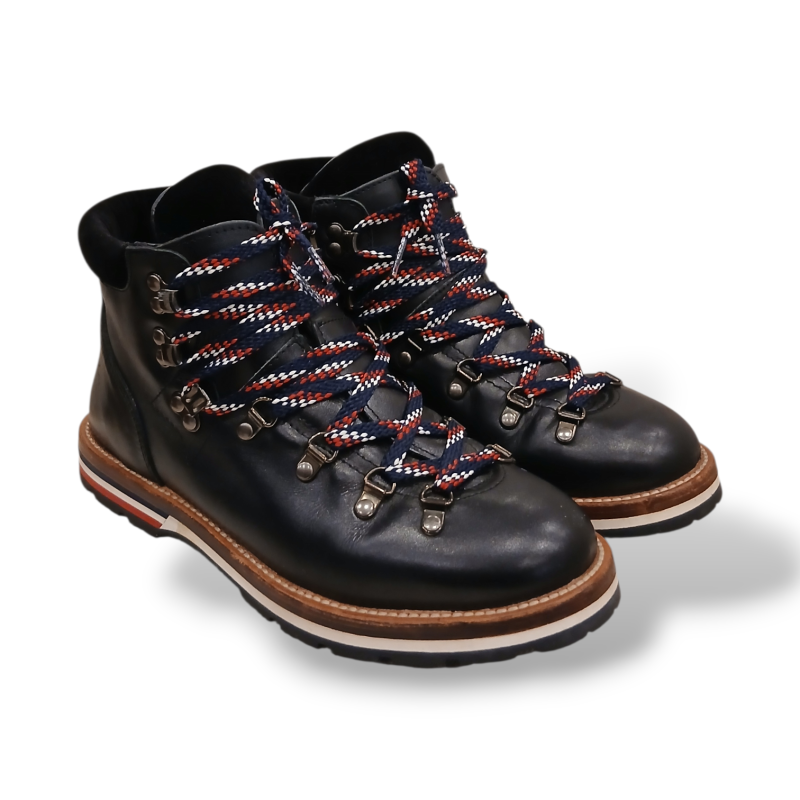 Bota Moncler em Couro Preto - 38