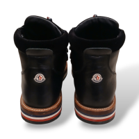 Bota Moncler em Couro Preto - 38
