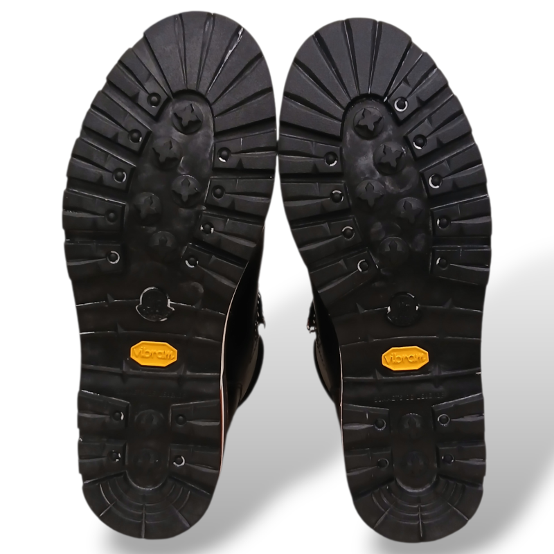 Bota Moncler em Couro Preto - 38