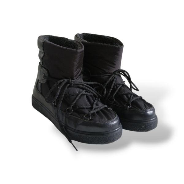 Bota Moncler Preta - 35 
