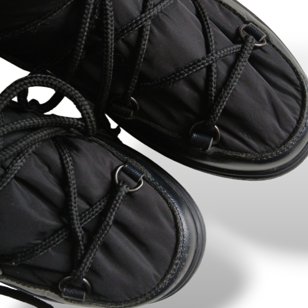 Bota Moncler Preta - 35 