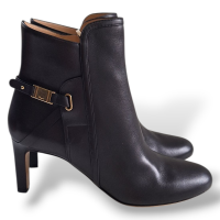 Bota Salvatore Ferragamo com Fivela Dourada - 37 Bota Salvatore Ferragamo com Fivela Dourada - 37