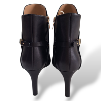 Bota Salvatore Ferragamo com Fivela Dourada - 37 Bota Salvatore Ferragamo com Fivela Dourada - 37