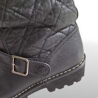 Bota Chanel em Matelassê Preta - 38 Bota Chanel em Matelassê Preta - 38