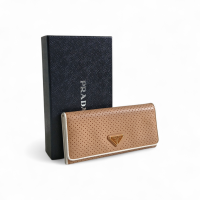 Carteira Prada Caramelo com Debrum Branco