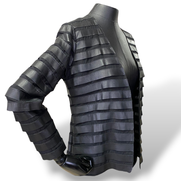 Casaqueto Myriam Giuliani de Couro Preto-42