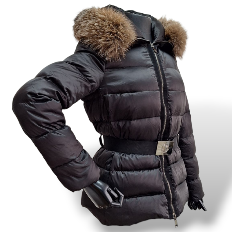 Casaco Moncler Preto Com Cinto e Capuz - 36 Casaco Moncler Preto Com Cinto e Capuz - 36