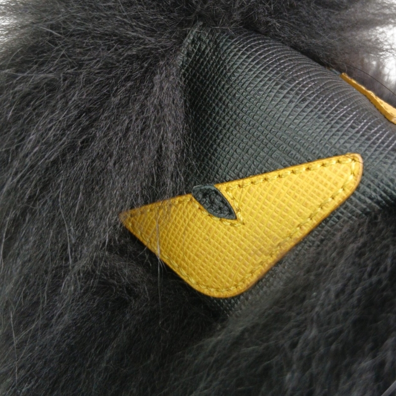 Charm Fendi Monster Preto
