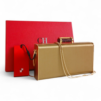 Clutch Carolina Herrera Scala Insígnia Dourada 