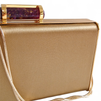 Clutch Carolina Herrera Scala Insígnia Dourada 