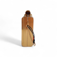 Clutch Carolina Herrera Scala Insígnia Dourada 