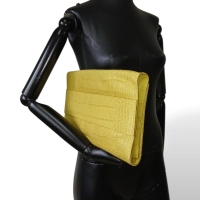 Clutch Mariana Rinaldi Texturizada Amarela Clutch Mariana Rinaldi Texturizada Amarela