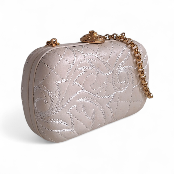 Clutch Versace Off White com Alça Corrente