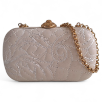 Clutch Versace Off White com Alça Corrente