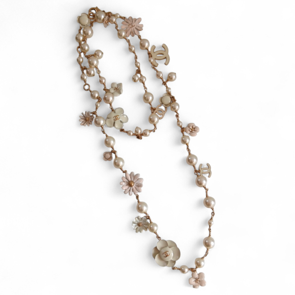 Colar Chanel CC Pérolas e Flor de Camélia 